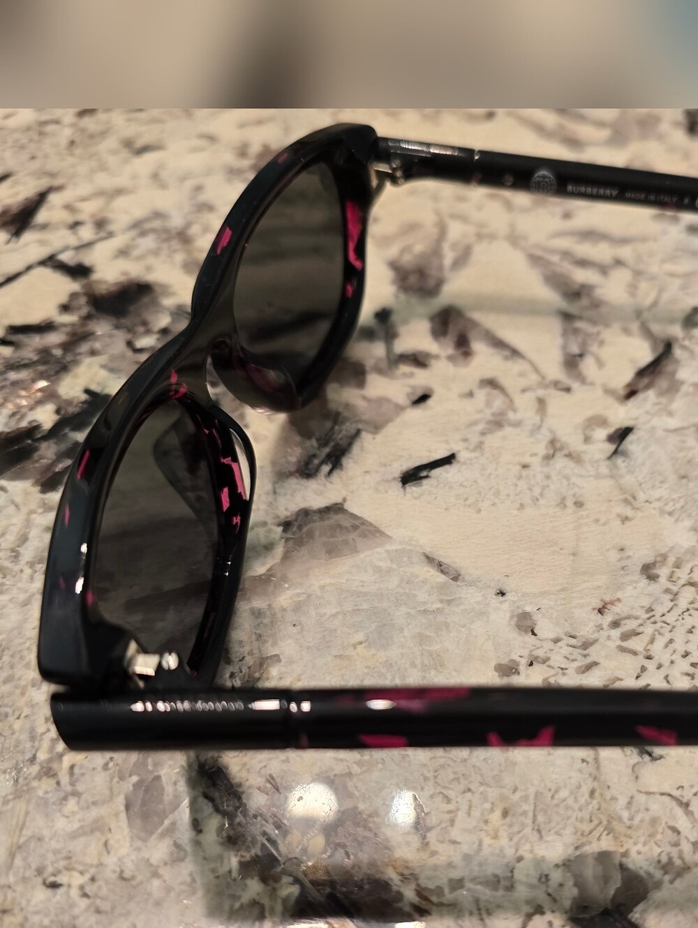 Burberry 55mm Pillow Sunglasses – Black/Dark Grey New In Box - Picture 6 of 8